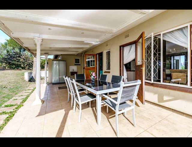 4 BEDROOM HOUSE FOR SALE IN HILLCREST CENTRAL
